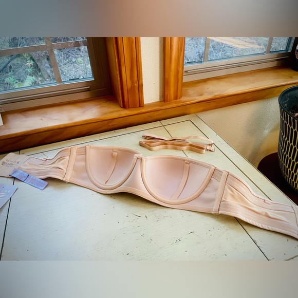 SOLD! NWT SAVAGE X FENTY STRAPLESS CONVERTIBLE BRA - Picture 4 of 11